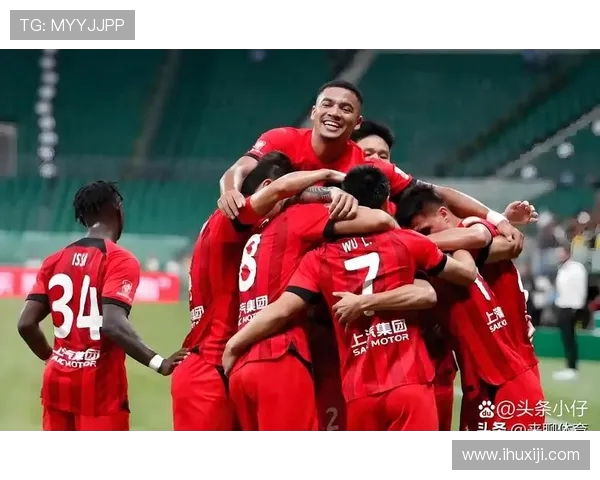 上海足球队实力引发热议球迷对球队表现的分歧与期待