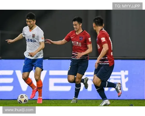 南京足球队与重庆足球队赛后分析：战术意识与团队配合的深度探讨